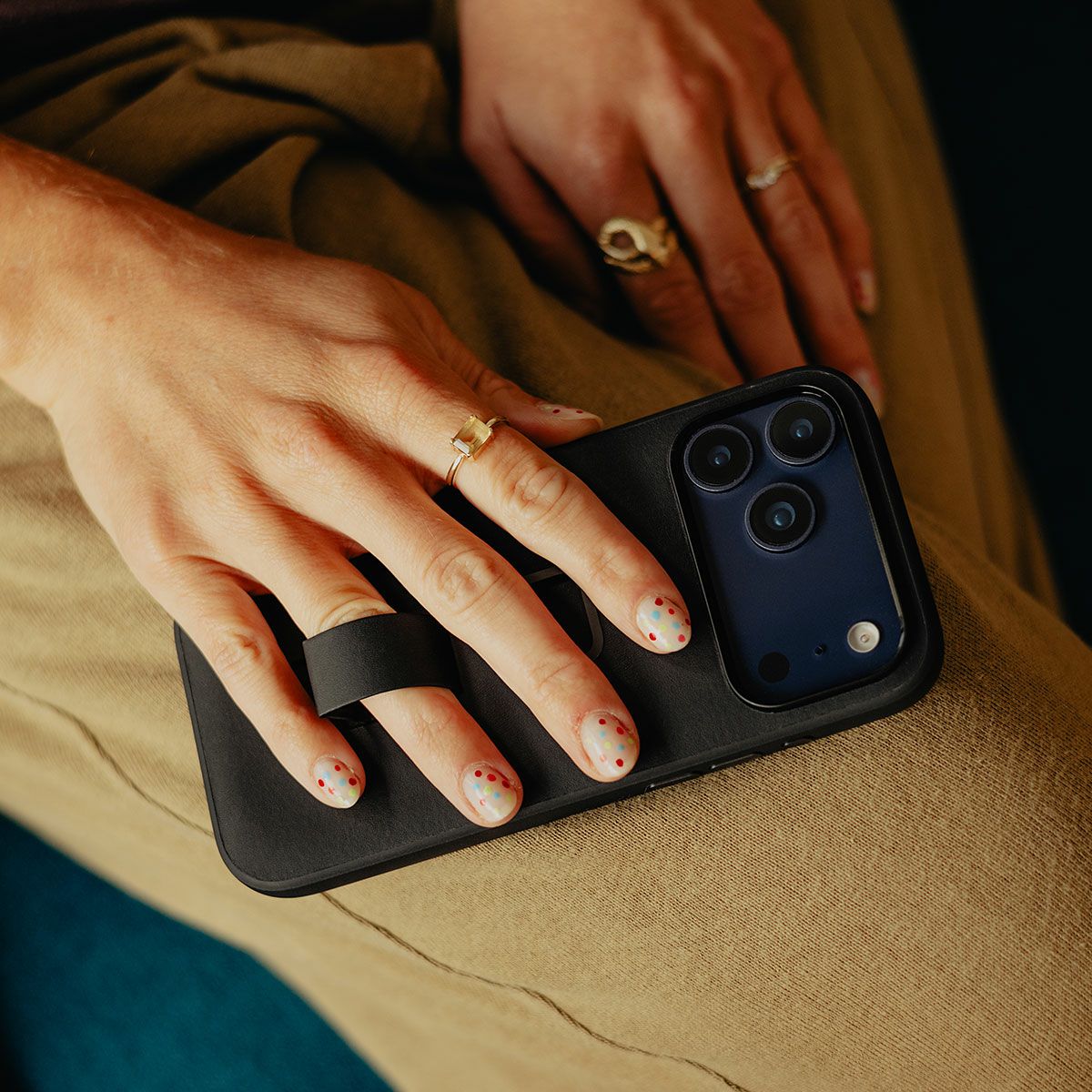 エブリデイ ループケース iPhone クラリーノ