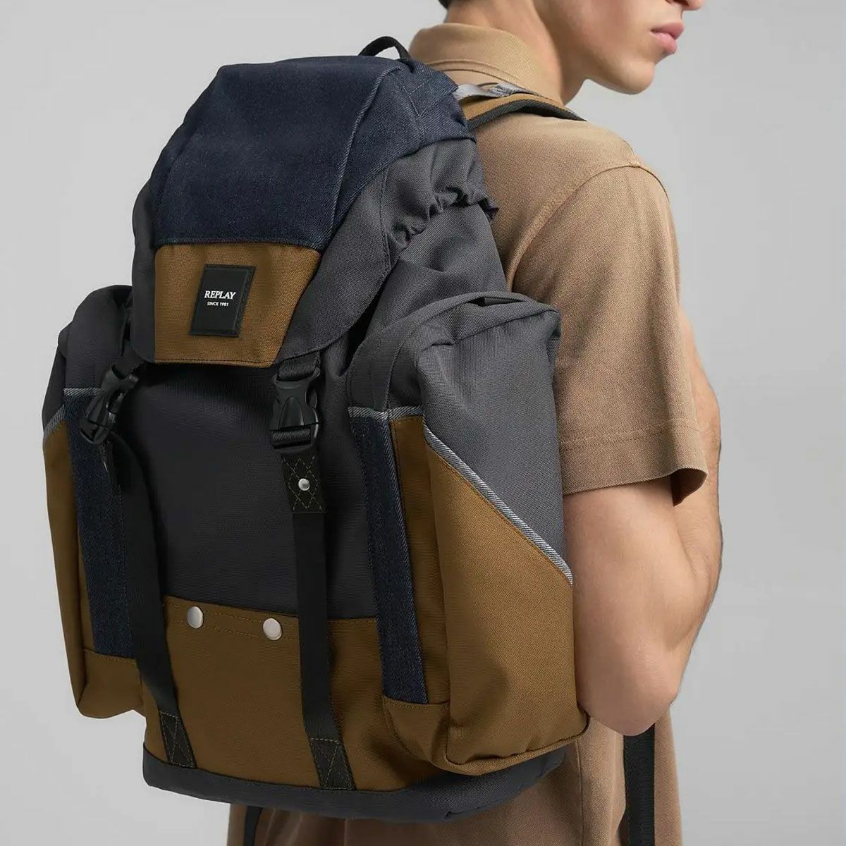 ロウデニム バックパック バターナットの使用画像